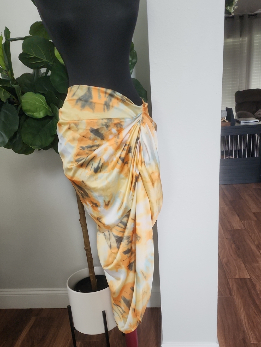 PrettyLittleThing Yellow & Orange Tie-Dye Swim Sarong